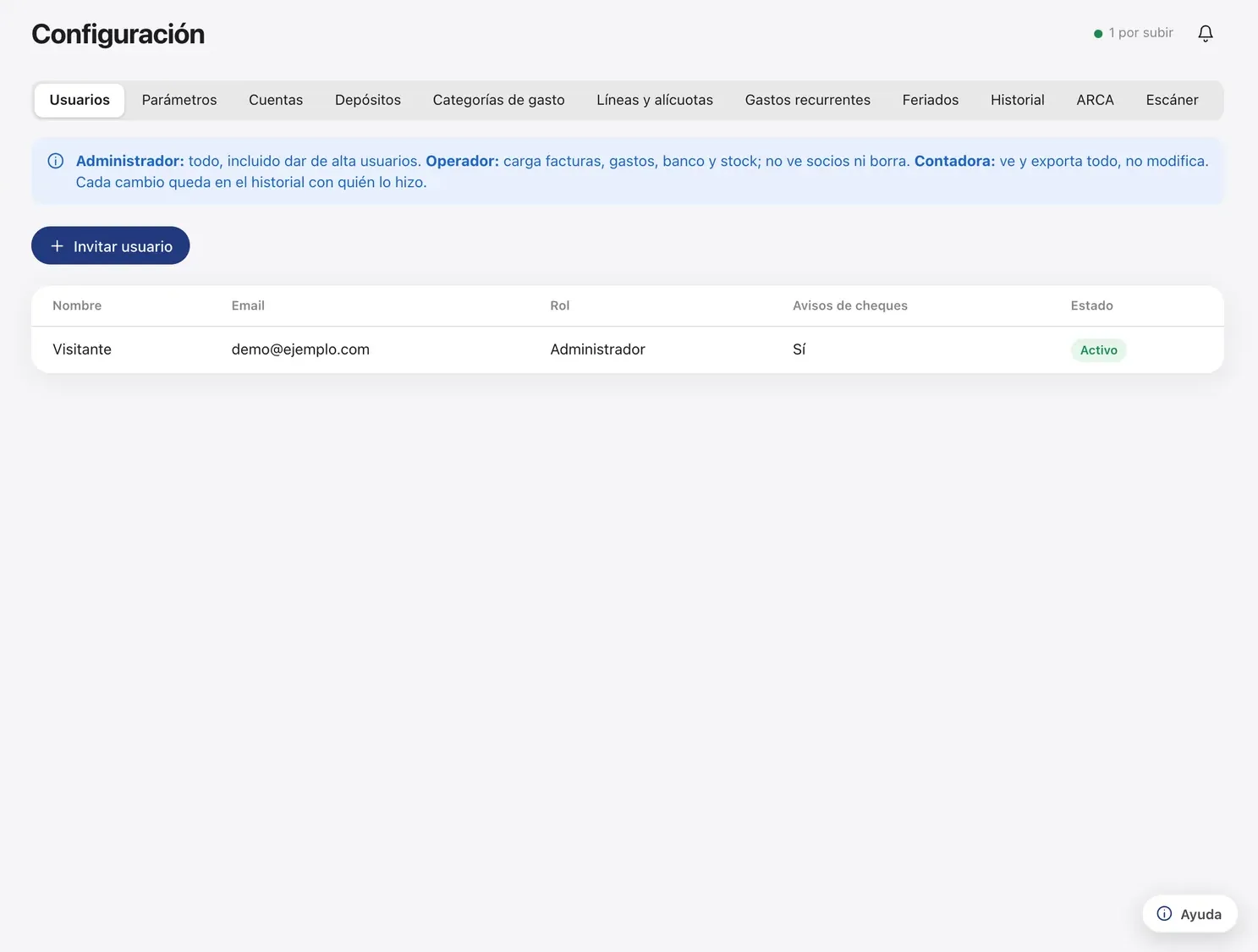 Pantalla de configuración con las solapas Usuarios, Parámetros, Cuentas, Depósitos, Categorías de gasto, Líneas y alícuotas, Gastos recurrentes, Feriados, Historial, ARCA y Escáner.